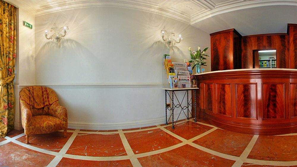 BAILEYS HOTEL 8/38