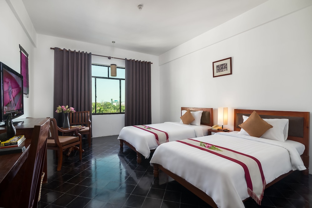 Kingdom Angkor Hotel 12/70