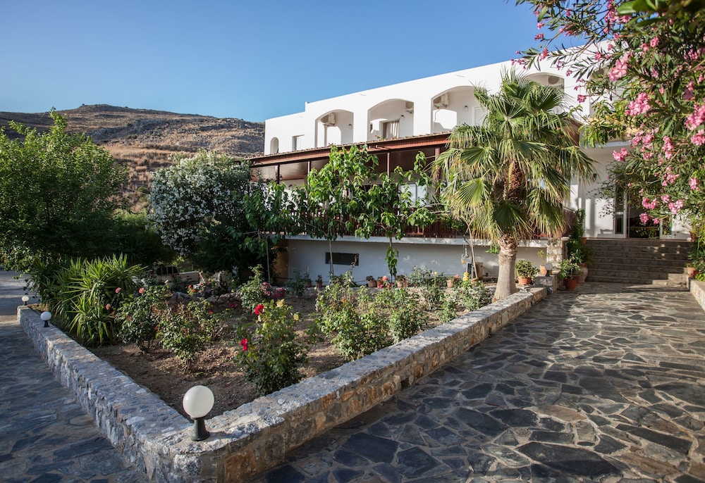 Ammoudi Hotel 42/45