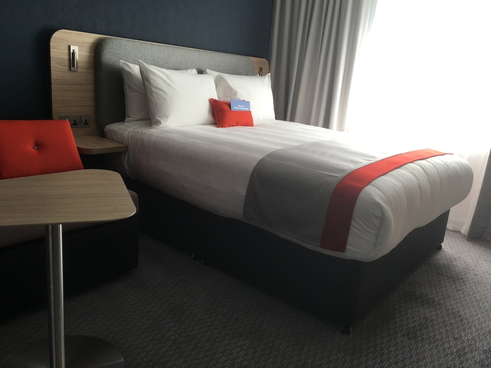 Holiday Inn Express St. Albans - M25, Jct.22 14/76