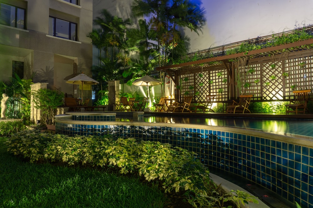 Silom Serene Boutique 60/65