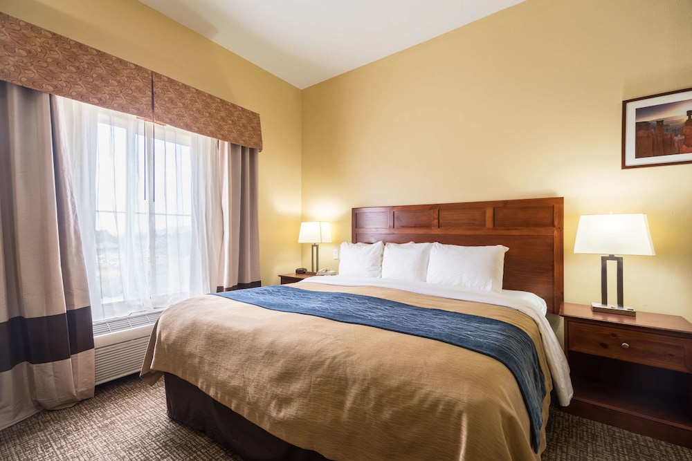 Comfort Inn & Suites Cedar City South, UT 14/36