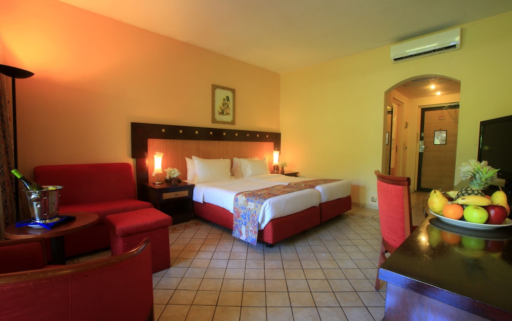 The Kairaba Beach Hotel 36/75