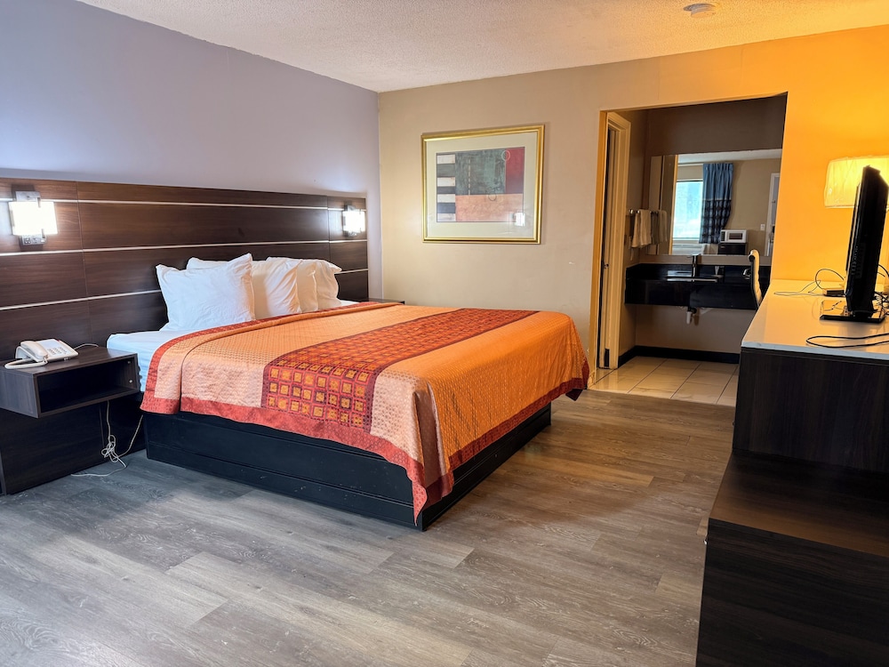 Room at Residential Suites Grain Valley by Hotel O I 70, Grain Valley - MO
