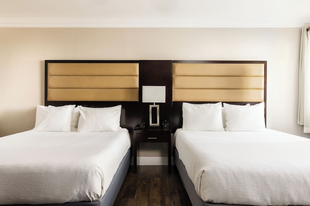 Inn At Highway 1 19/61