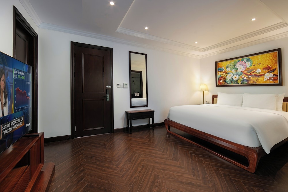 MAY DE VILLE Crown Hotel 11/46