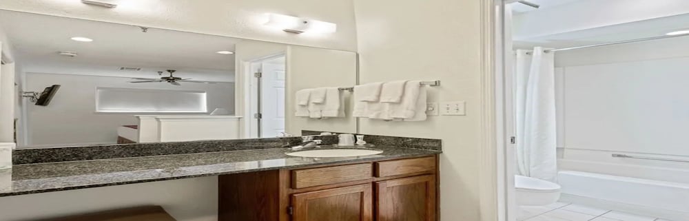 Chase Suite Hotel 12/33