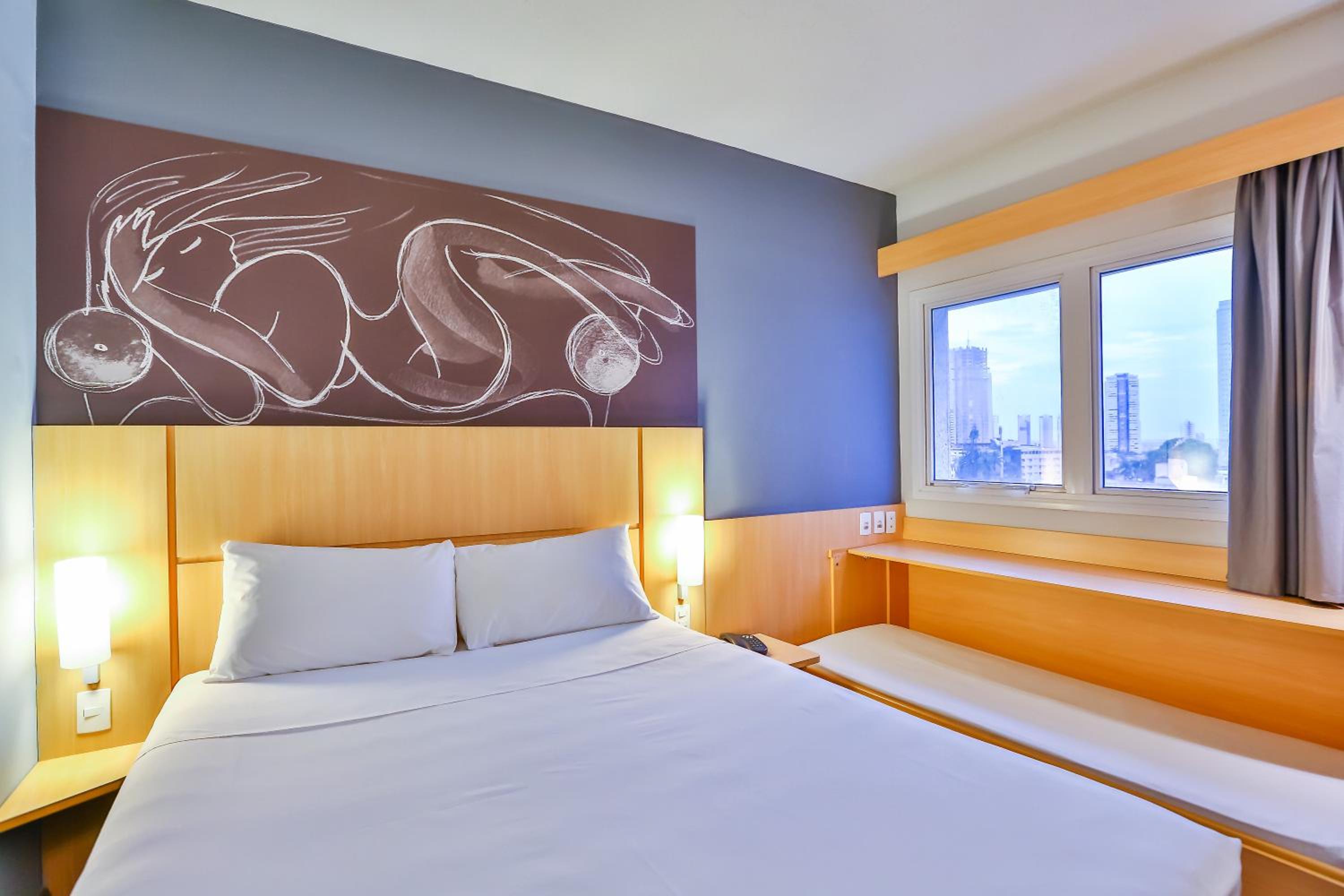Standard, 1 Queen and 1 Single Bed, Queen Bed, with Child Extra Bed