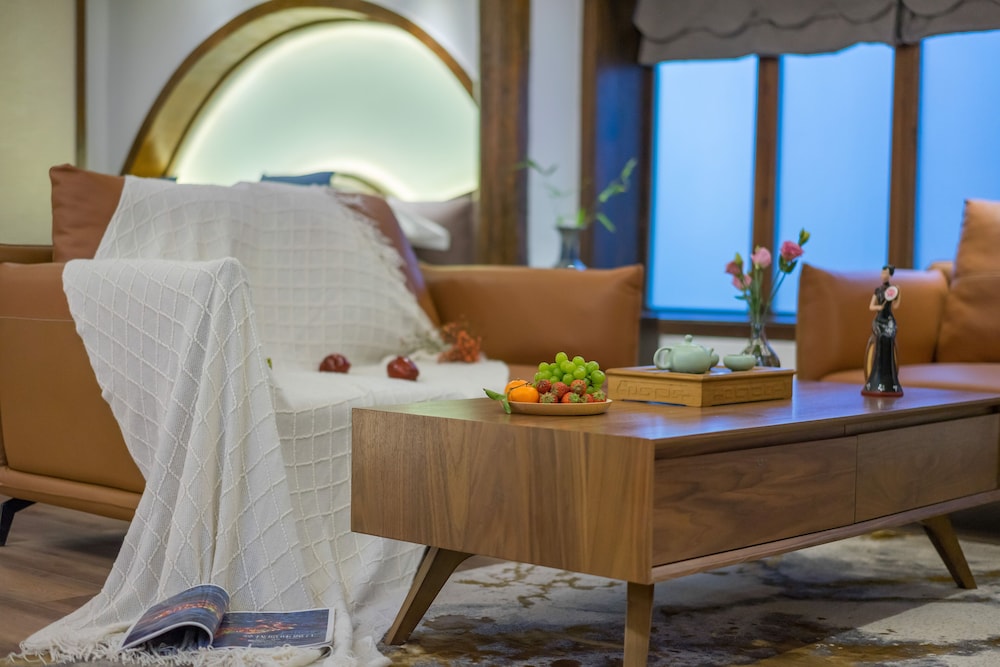Lize Graceland Artistic Suite Inn 40/50