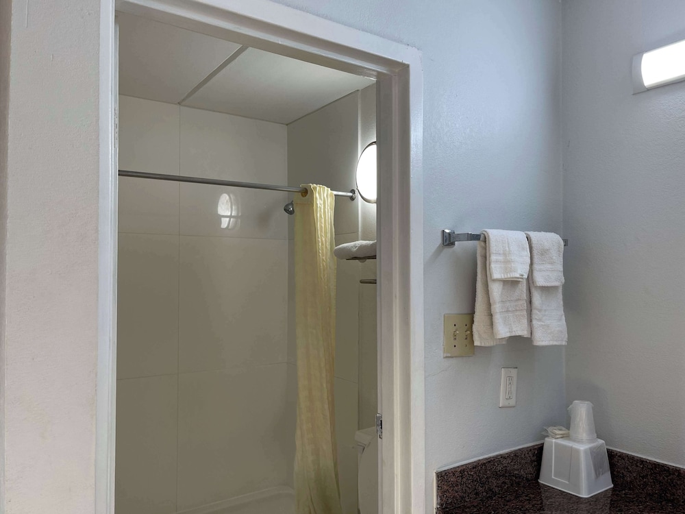 Motel6 Stockbridge, GA - Hwy 138 W 56/58