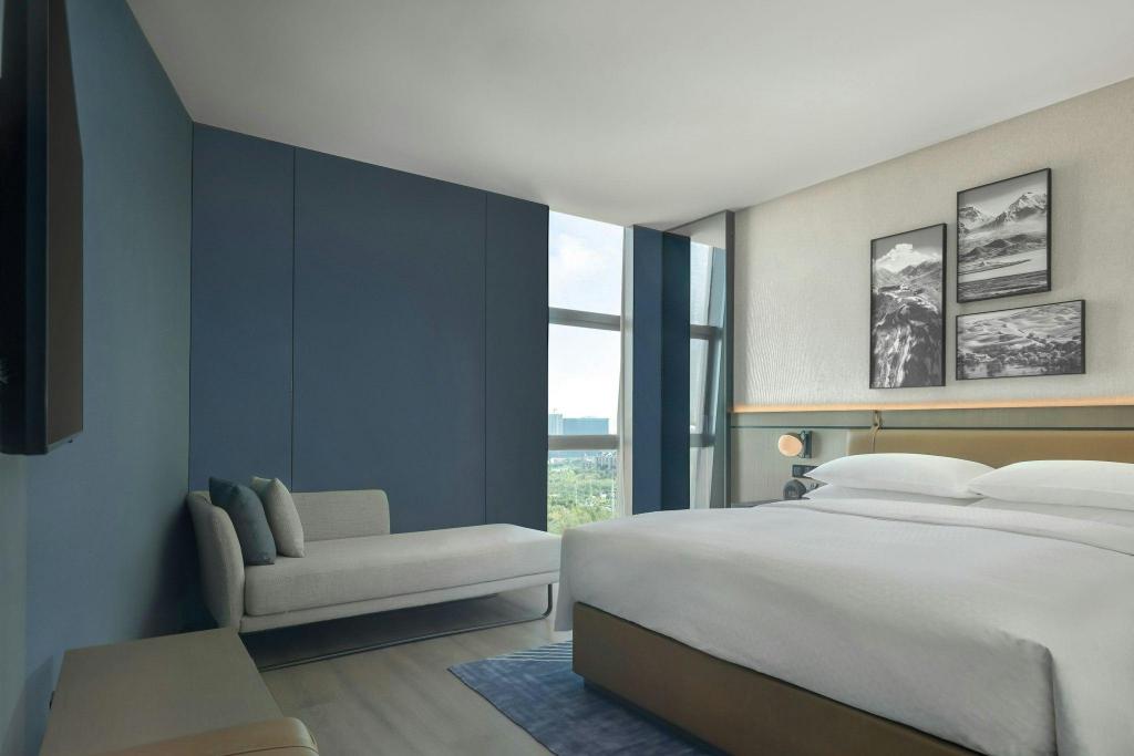 Preferred, Guest Room, King Bed