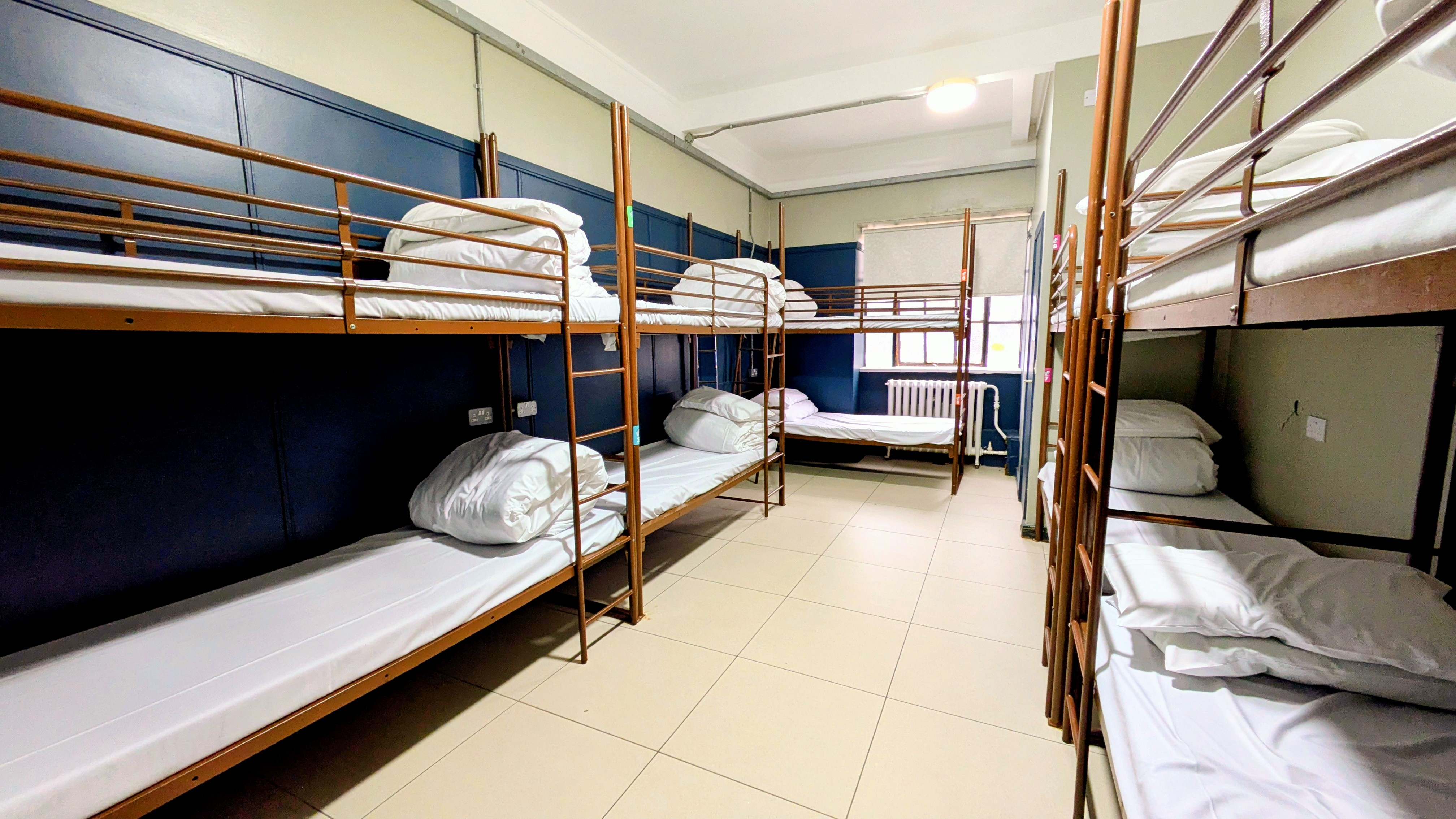 Mixed Dorm, 10 People