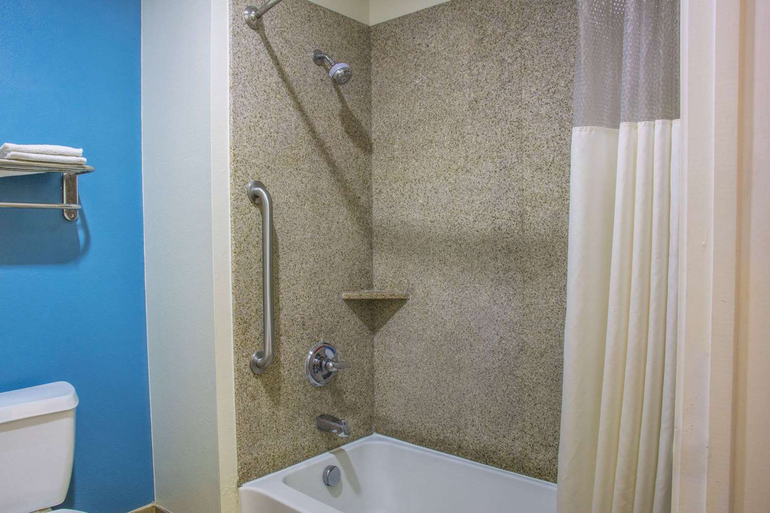 Days Inn By Wyndham Humble/Houston Intercontinental Airport 32/33