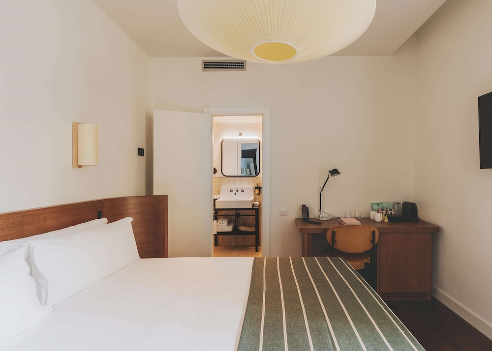 ROOM, SINGLE, DOUBLE BED