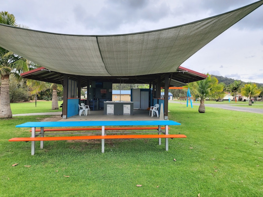 Stoney Park Holiday Park 32/34