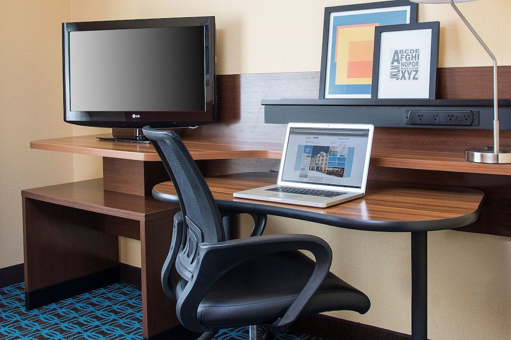 Fairfield Inn and Suites by Marriott Branson 20/23