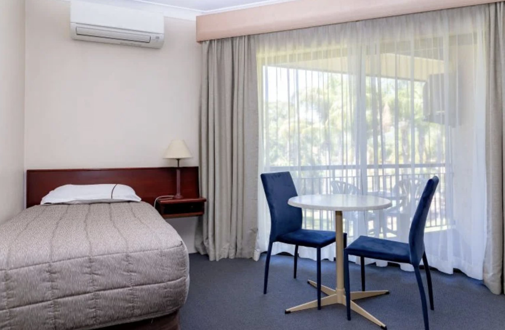 Charbonnier Motor Inn 6/10