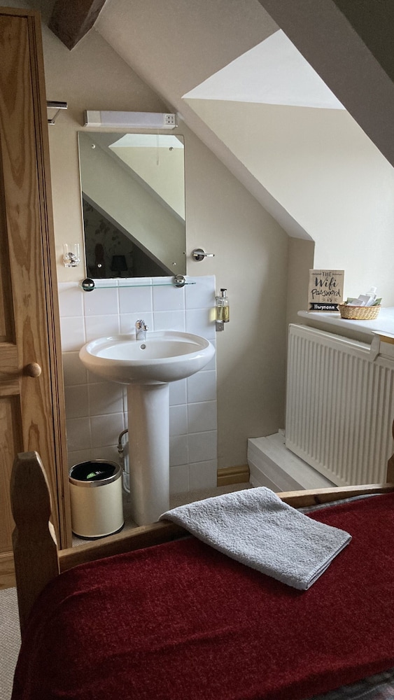 Llwyn Onn Guest House 49/50