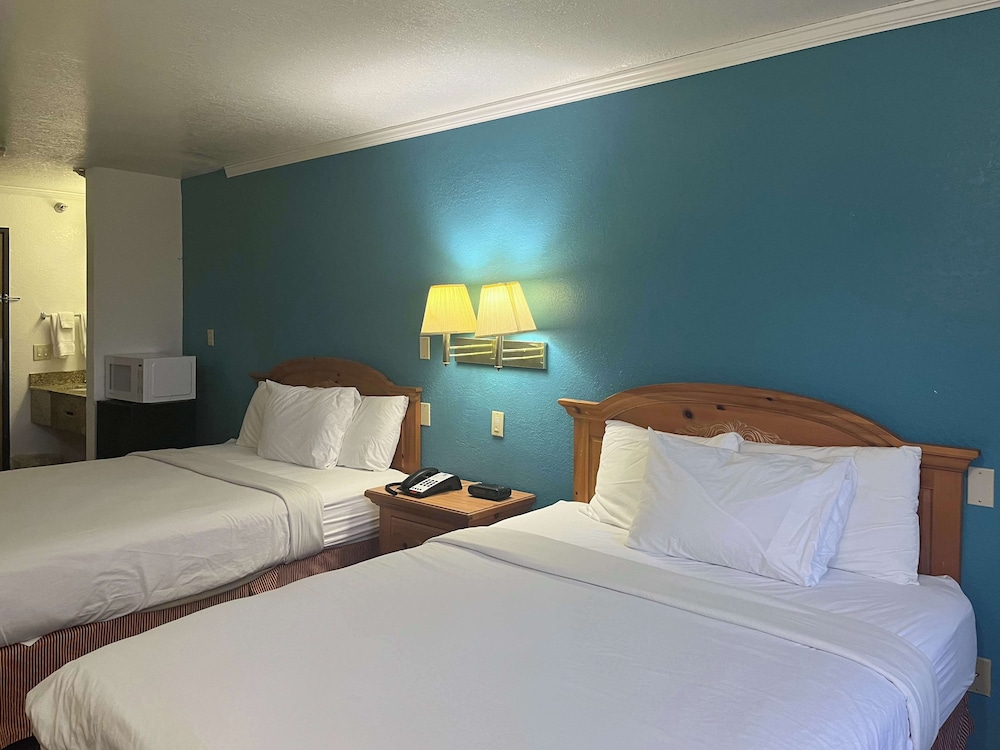 Motel6 Portland, IN 7/23