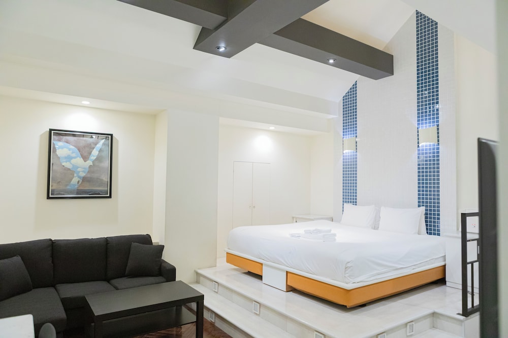 White Breeze, Queen Bed, Sauna