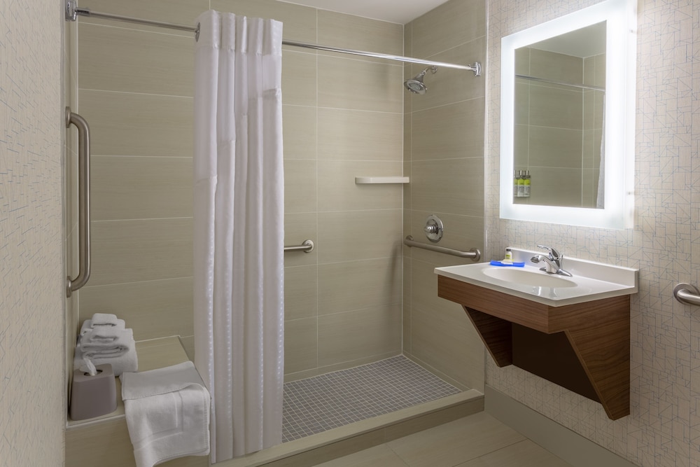 Holiday Inn Express Laguardia Arpt 25/29