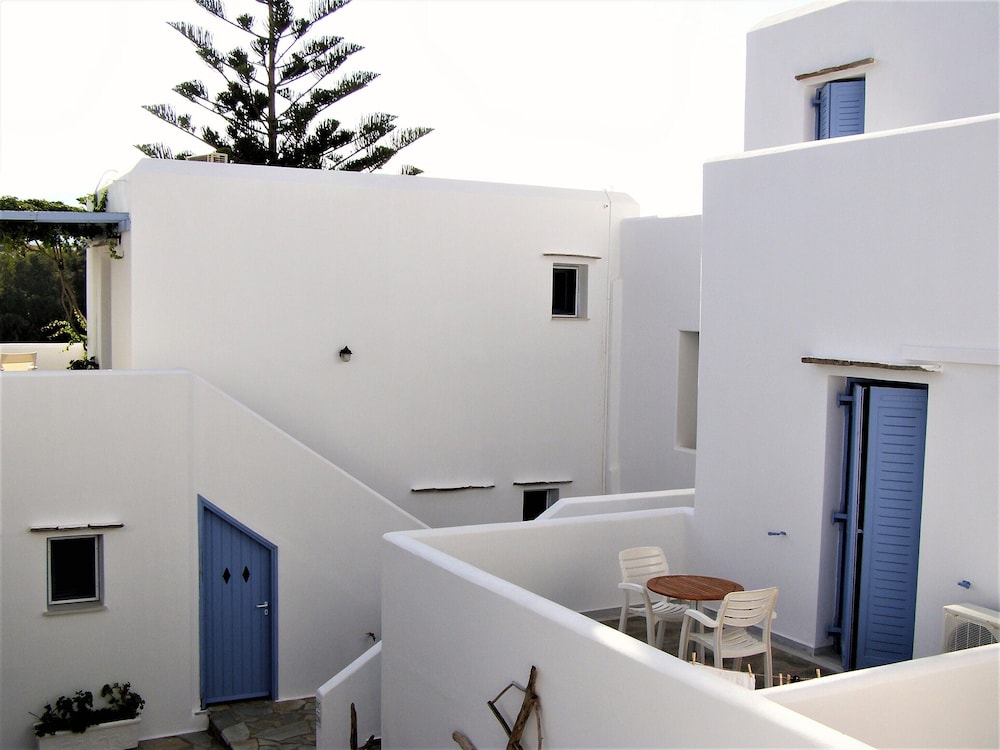 Elena Studios & Apartments 6/60