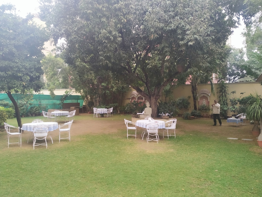Anuraag Villa 58/65