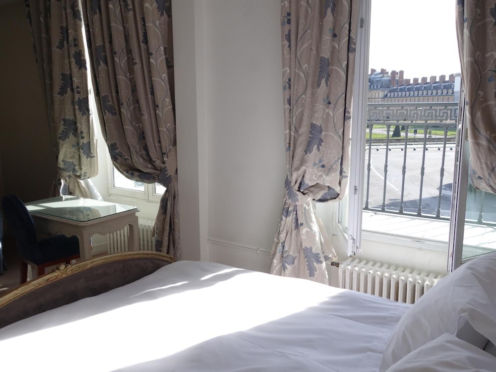 Hotel de Londres 8/33