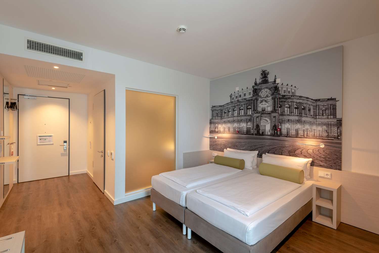 Super 8 By Wyndham Dresden 11/36