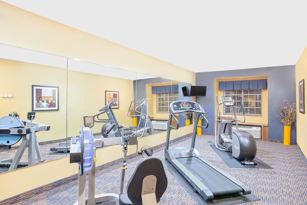 Microtel Inn & Suites By Wyndham Chili /Rochester Airport 10/19