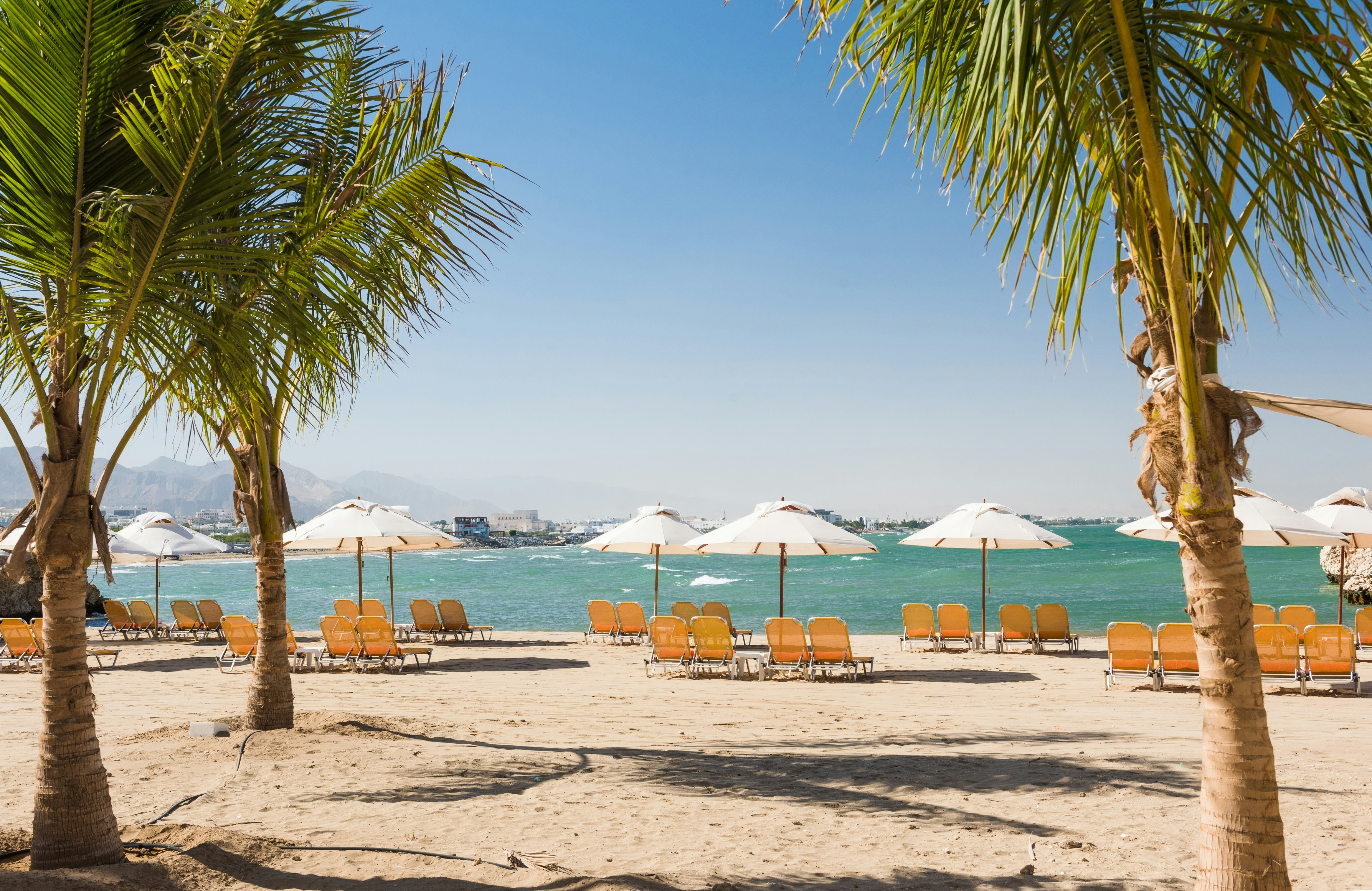 Crowne Plaza Muscat 66/72