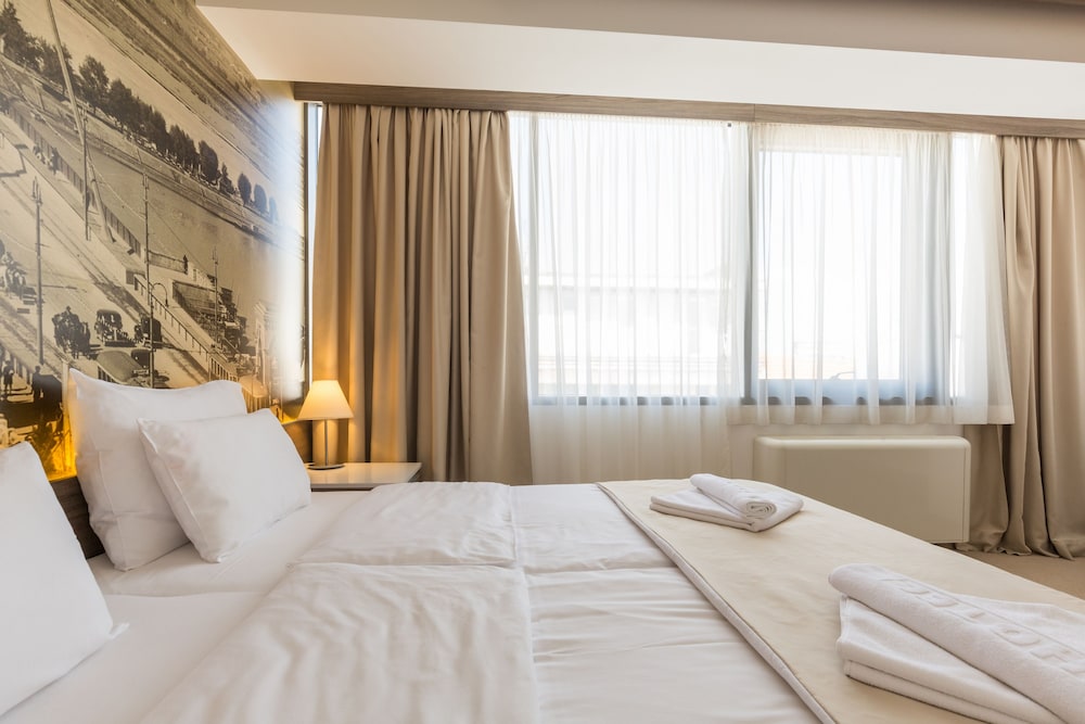 STANDARD, DOUBLE OR TWIN BED