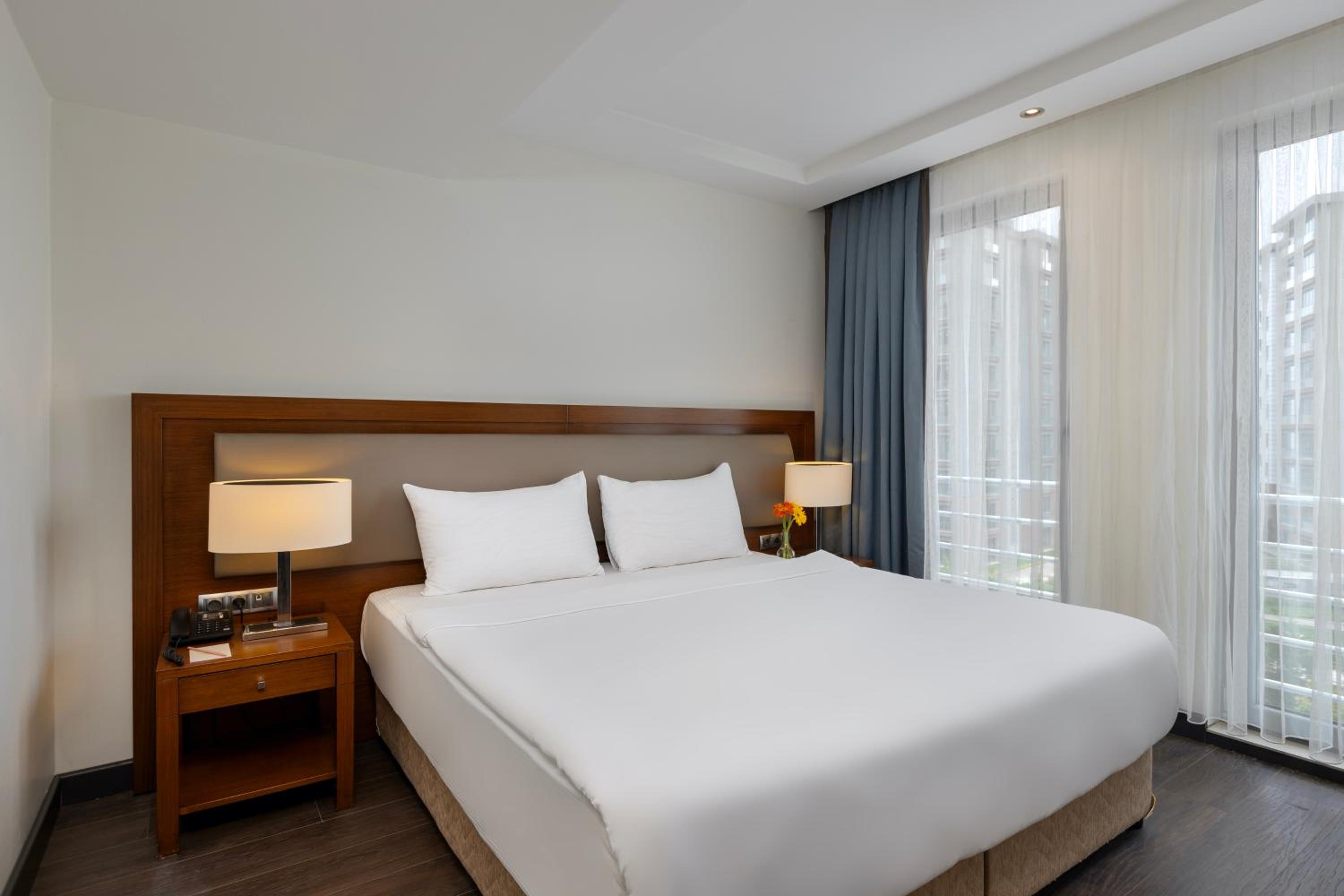 Deluxe, Double or Twin Bed