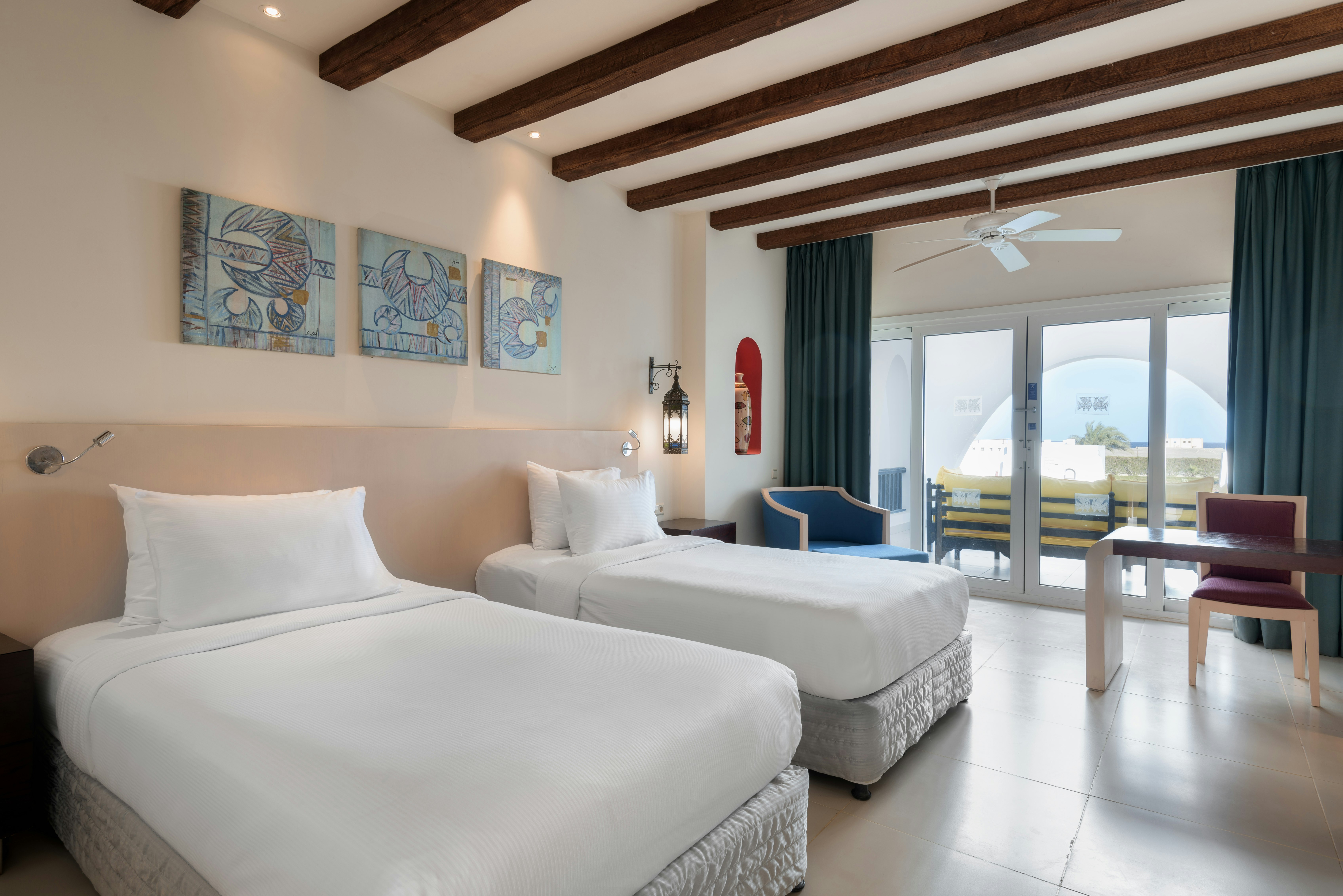 GUEST ROOM, TWIN BEDS, POOL VIEW