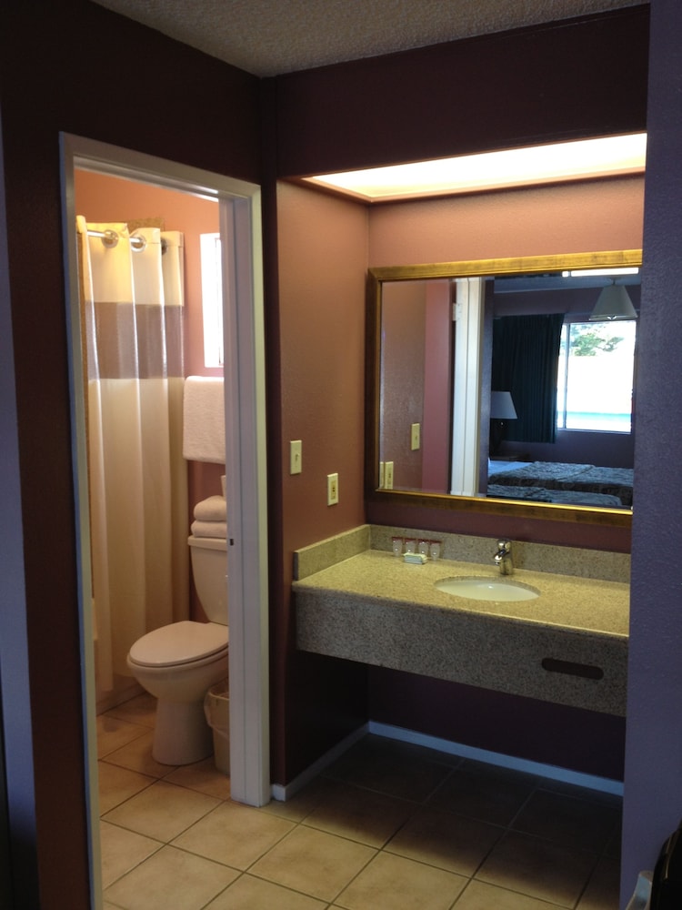 Blue Seal Inn 2/34