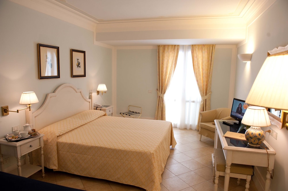 Standard, Double Bed, Hotel Villa Daphne 2/5