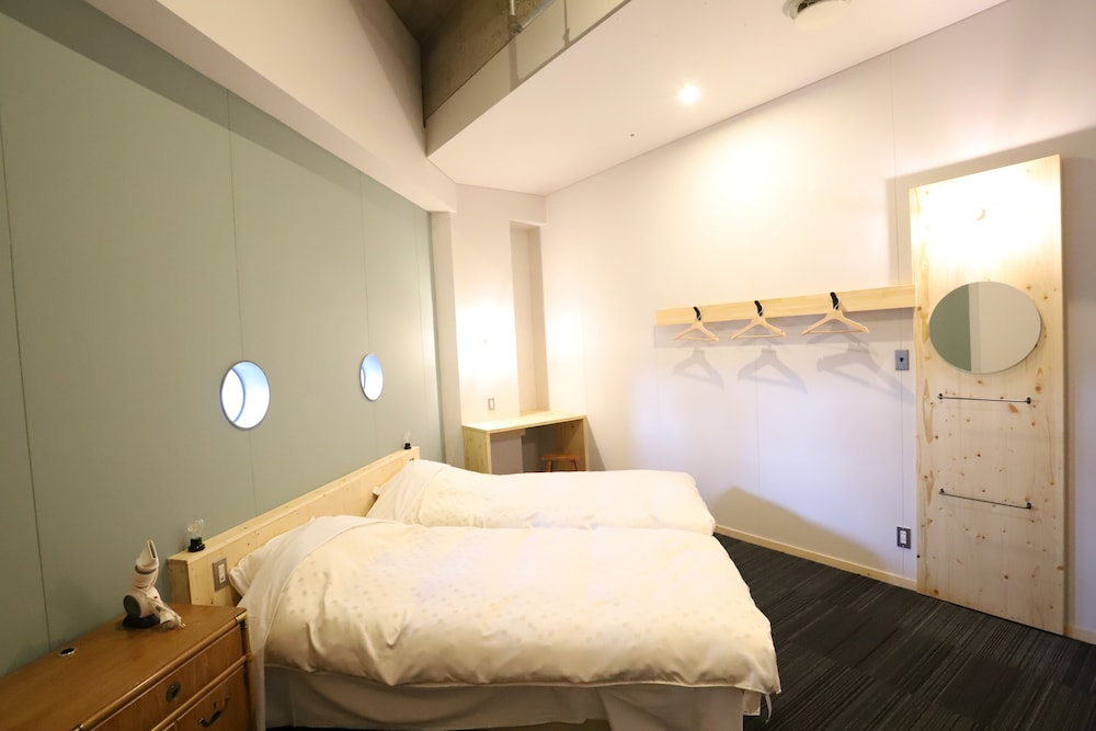 SUPERIOR, TWIN BEDS
