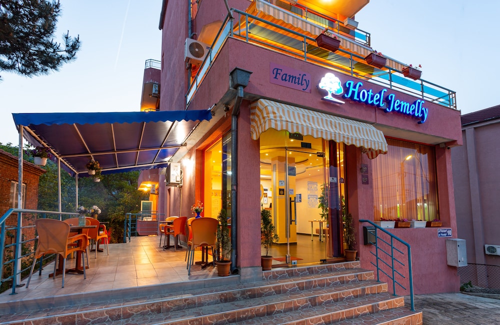 Family Hotel Jemelly 3/50