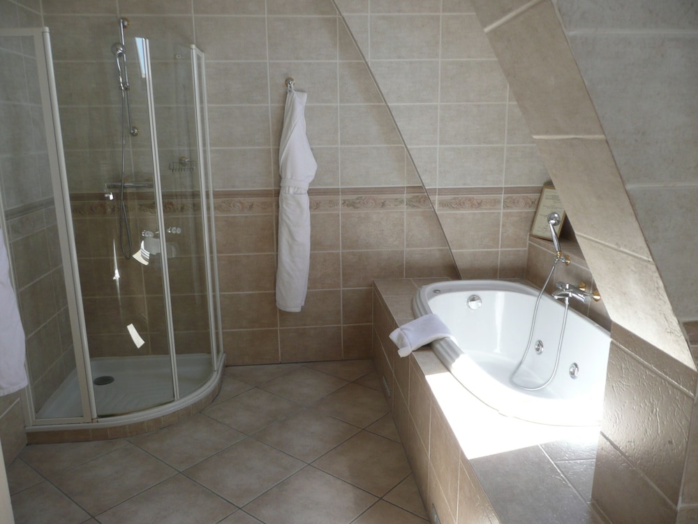 CHATEAU DE FERE HOTEL 47/50