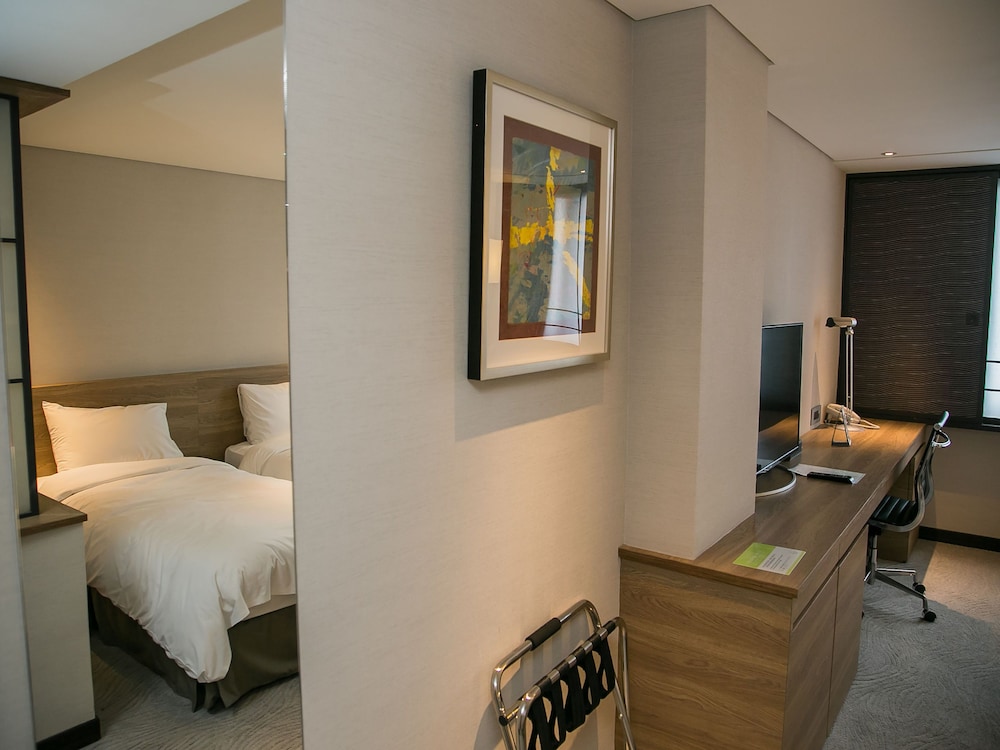 Royal Inn Taipei Nanxi Mrt Zhongshan Station 16/66