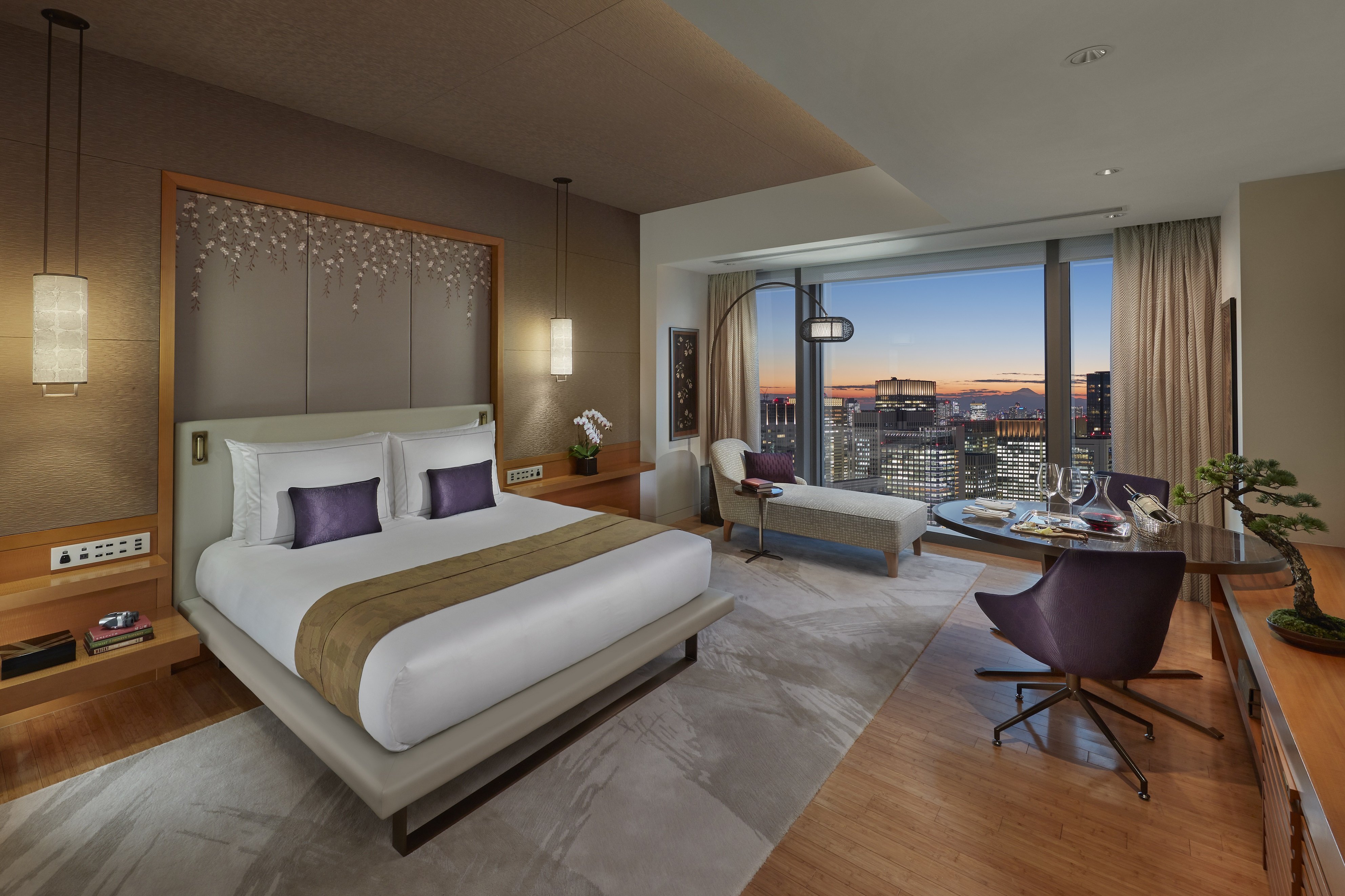 GRAND, MANDARIN, KING BED