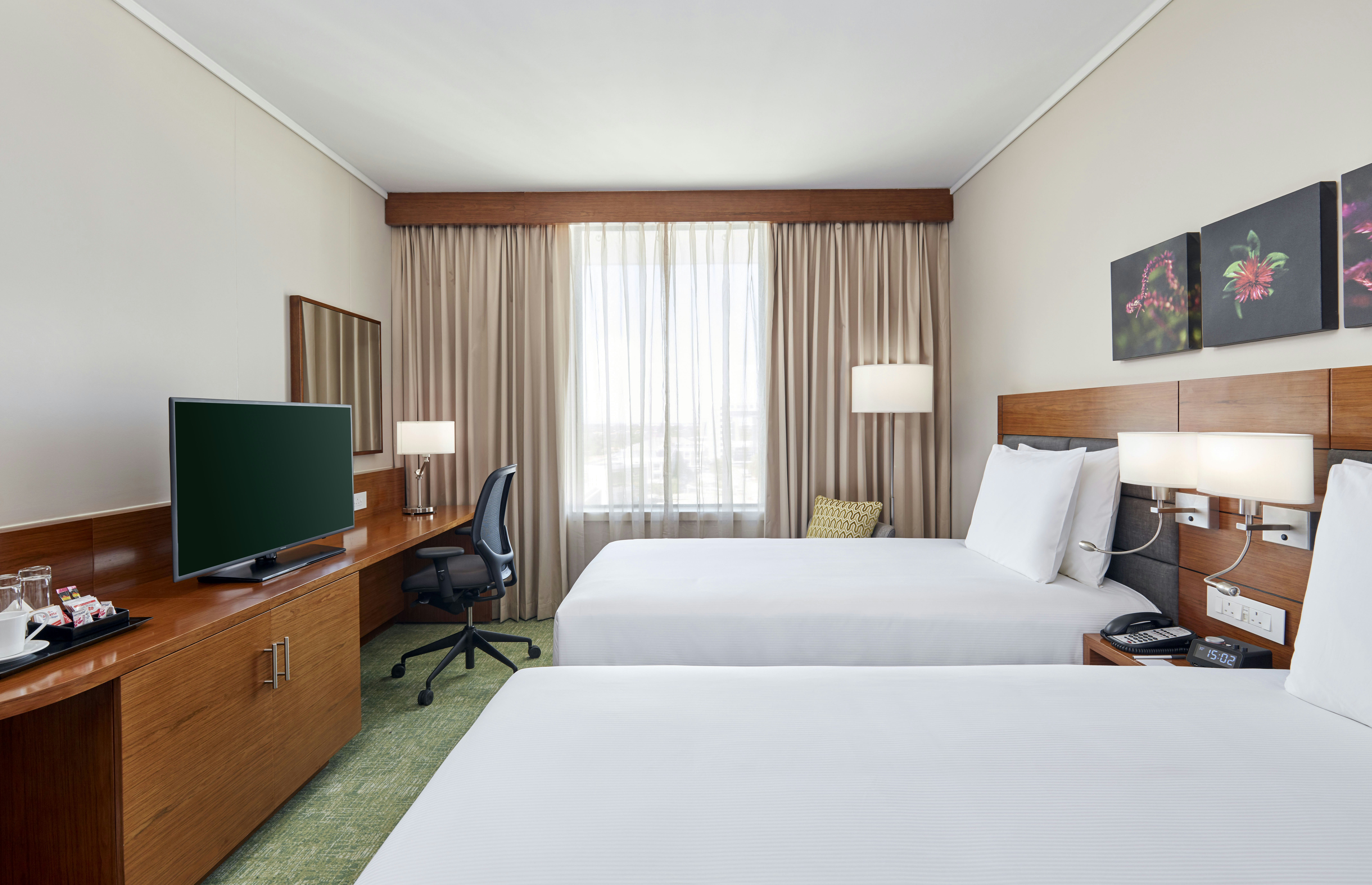 ROOM, TWIN BEDS