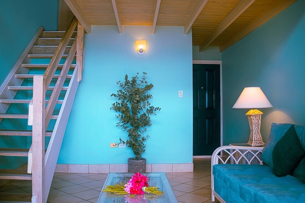 TRADE WINDS HOTEL 35/69