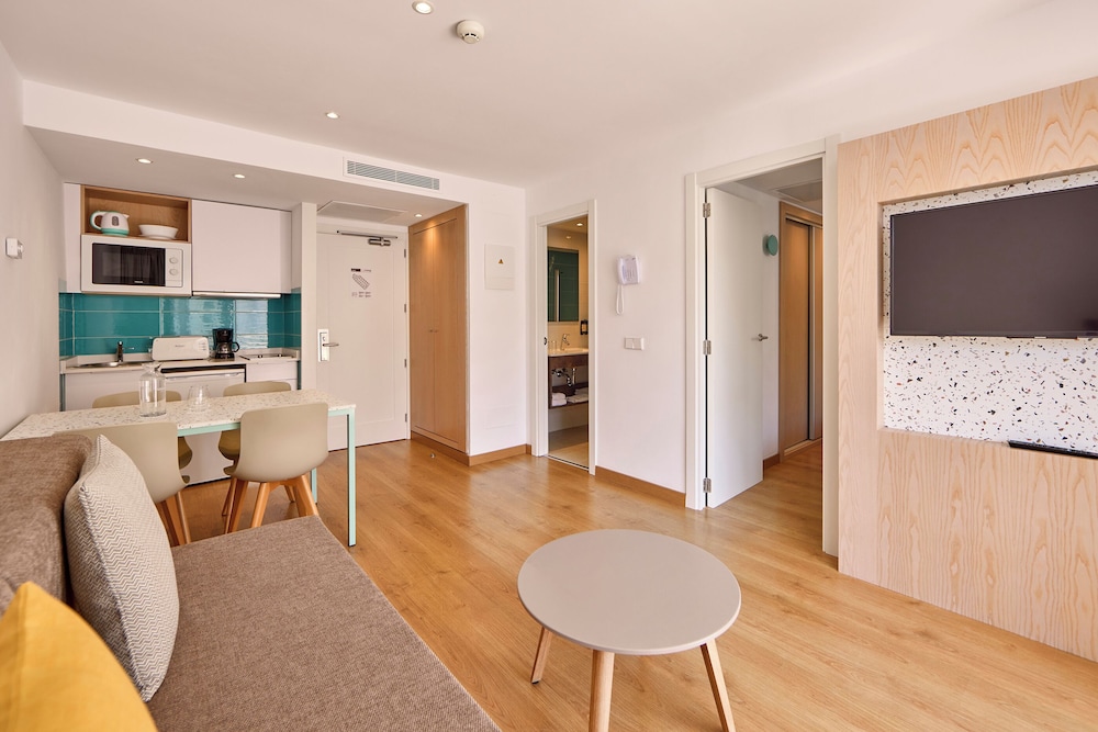 Universal Aparthotel Elisa 51/81