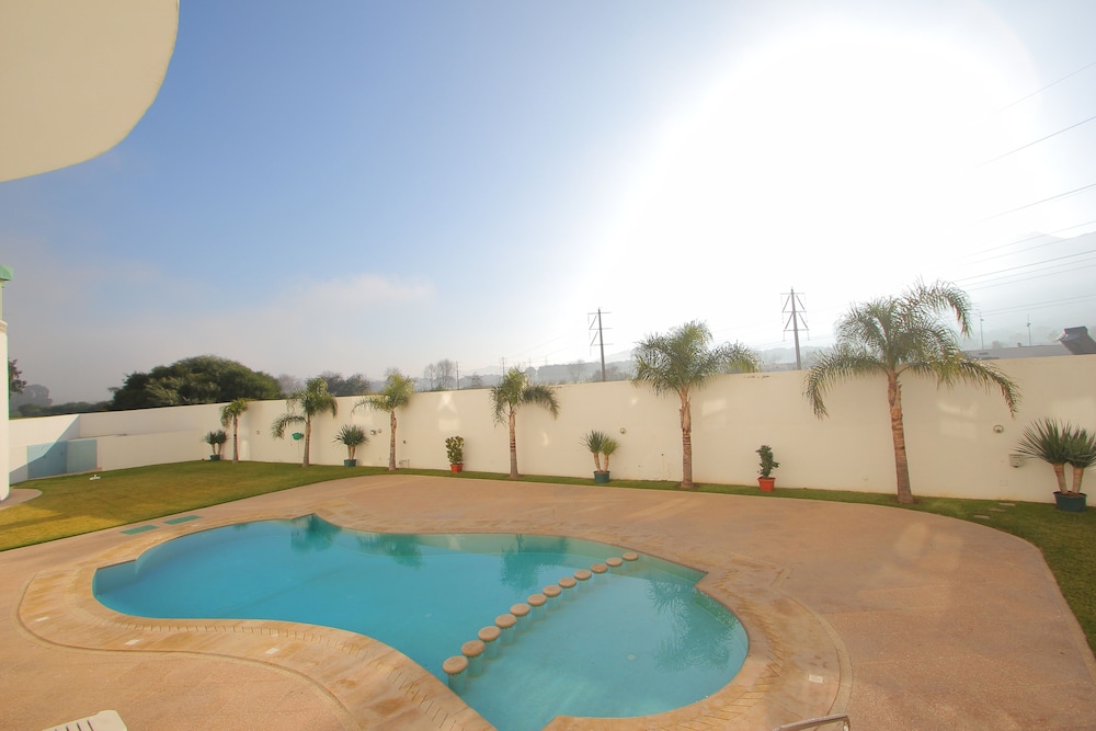 HOTEL LA PALOMA 25/26