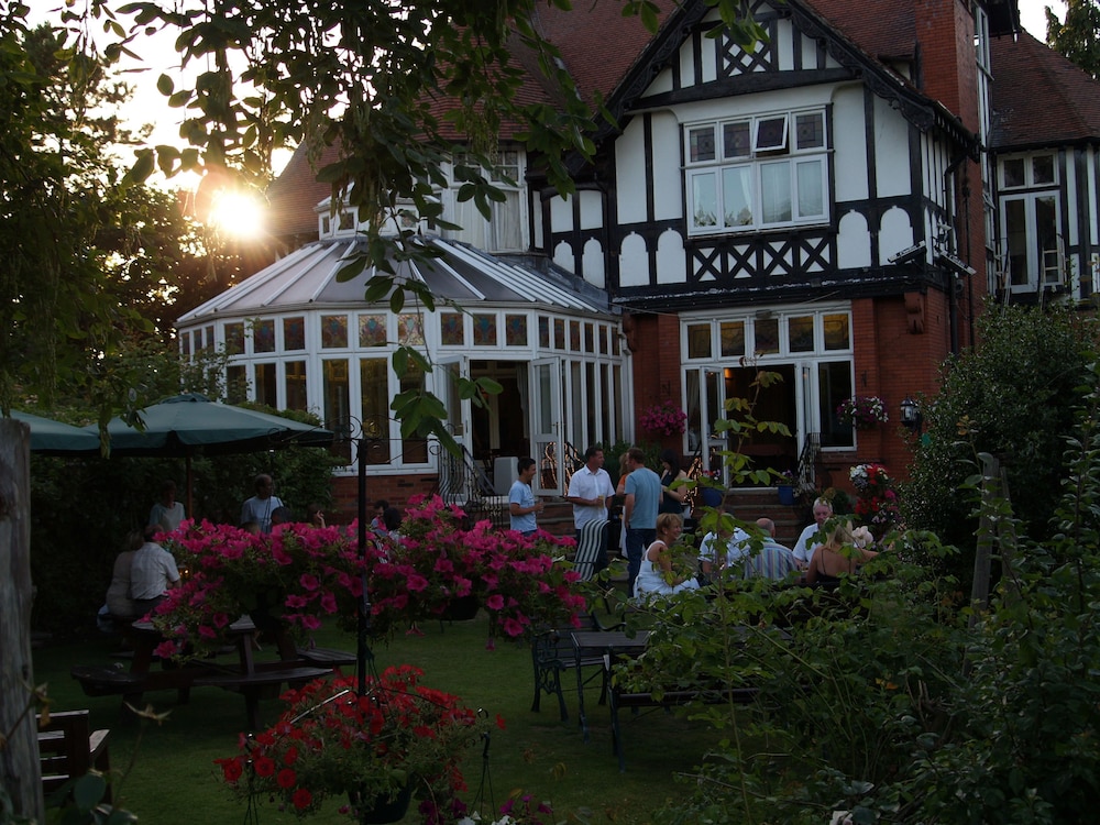 Normanhurst Hotel 41/50