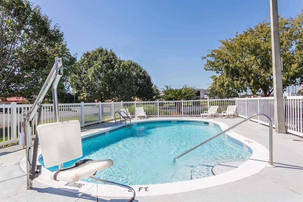 Microtel Inn Suites By Wyndham Marianna 1/23