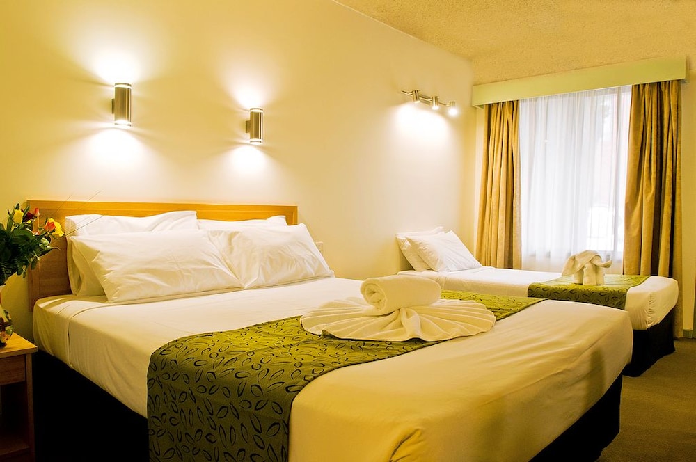 Lamplighter Motel 18/40
