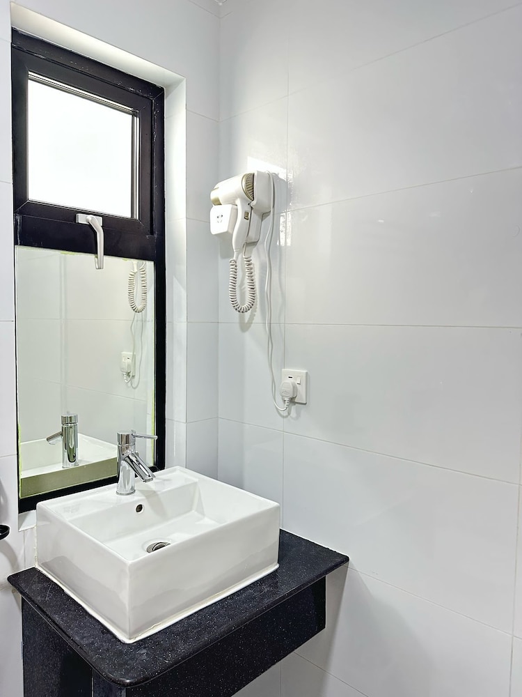 AIMI Beach Hotel 62/64