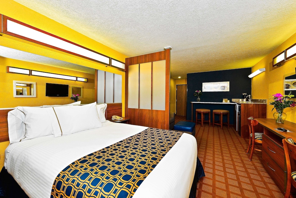 Room, Queen Bed, Accessible